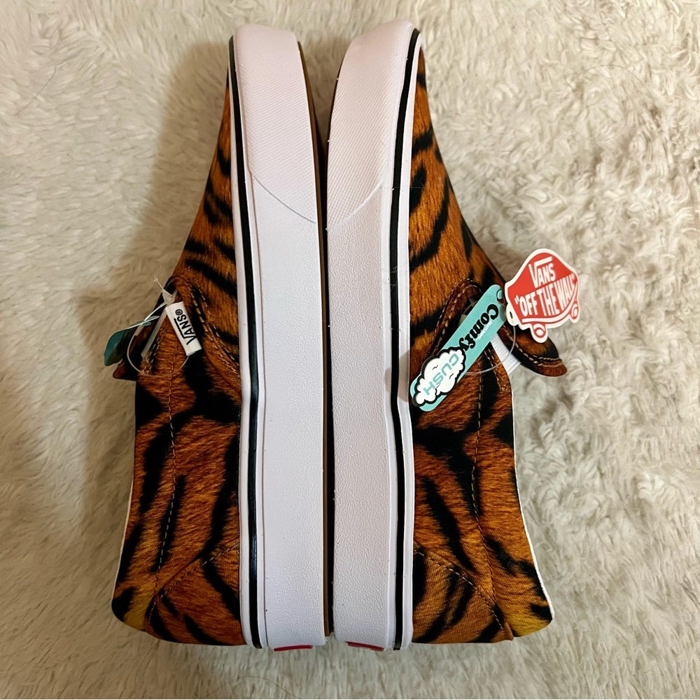 SOLD*** Vans Tiger Comfycush Slip-on - Picture 4 of 9